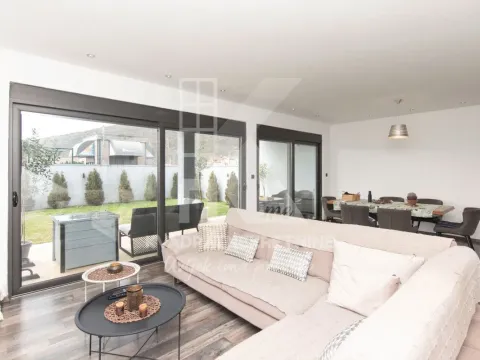 Prodaja, kuća, 250m², Tološi, Podgorica - image 7