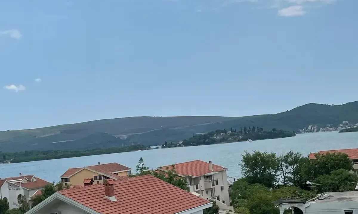 Izdavanje, stan, 191m², Tivat, Crna Gora