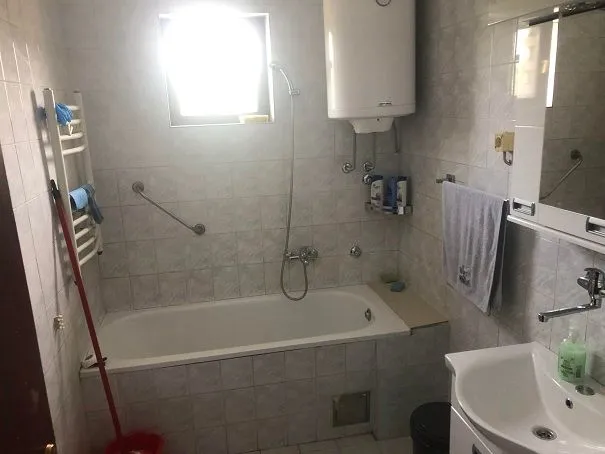 Izdavanje, kuća, 200m², Voždovac Sve Podlokacije, Beograd