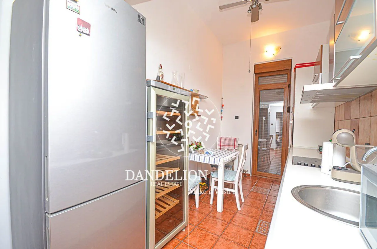 Izdavanje, stan, 300m², Gorica C, Podgorica