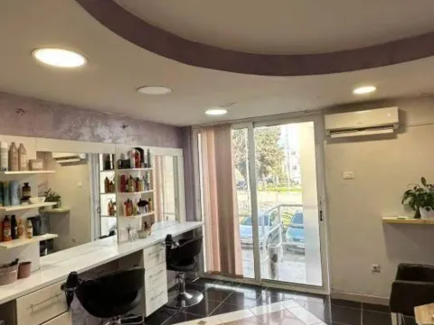 Poslovni prostor in Preko Morače