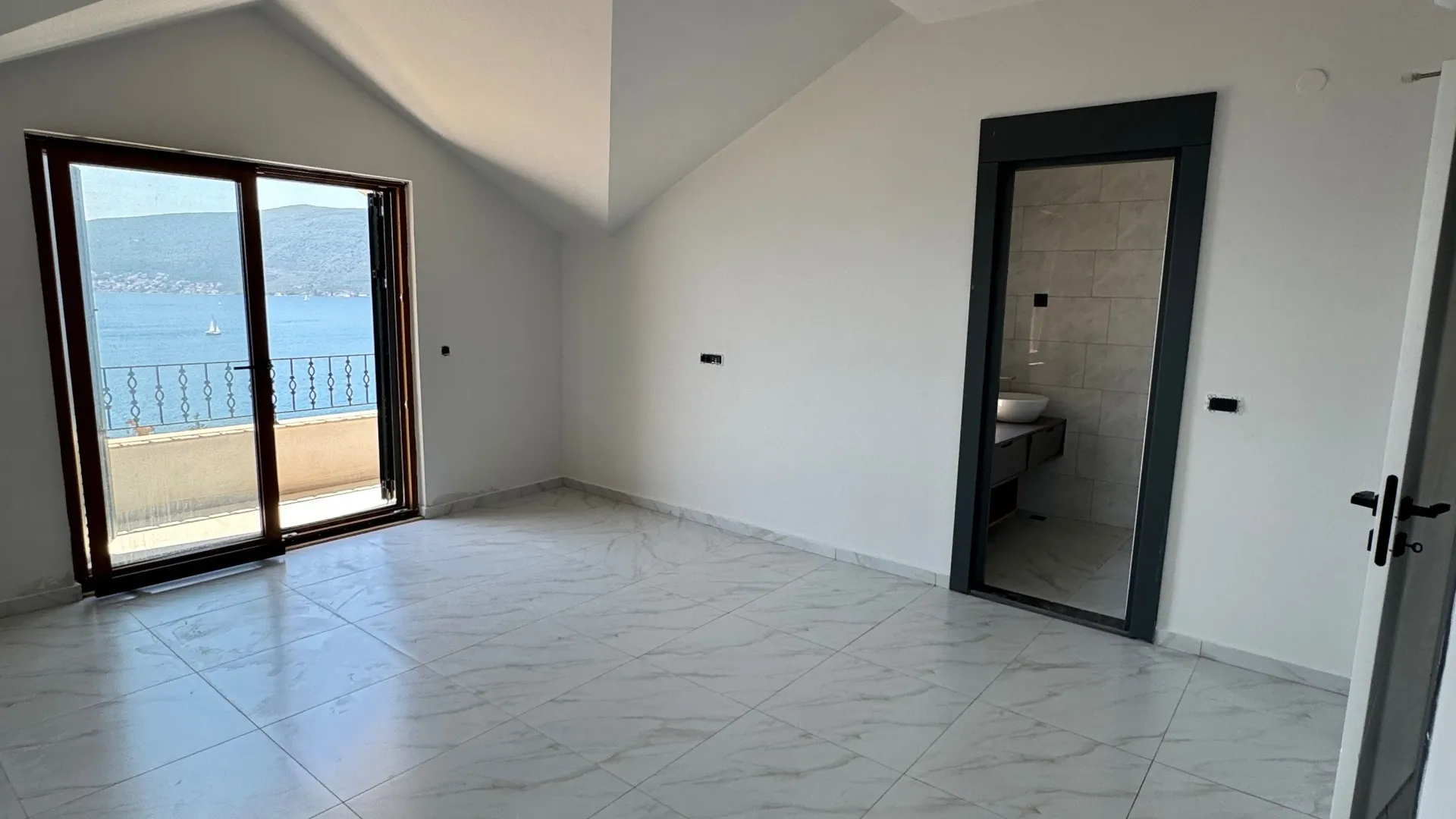 Prodaja, trosoban stan, 105m², Bijela, Herceg Novi