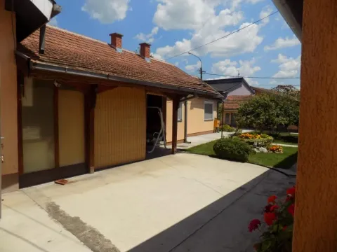 Sale, house, 105m², Ćuprija, Srbija - image 25