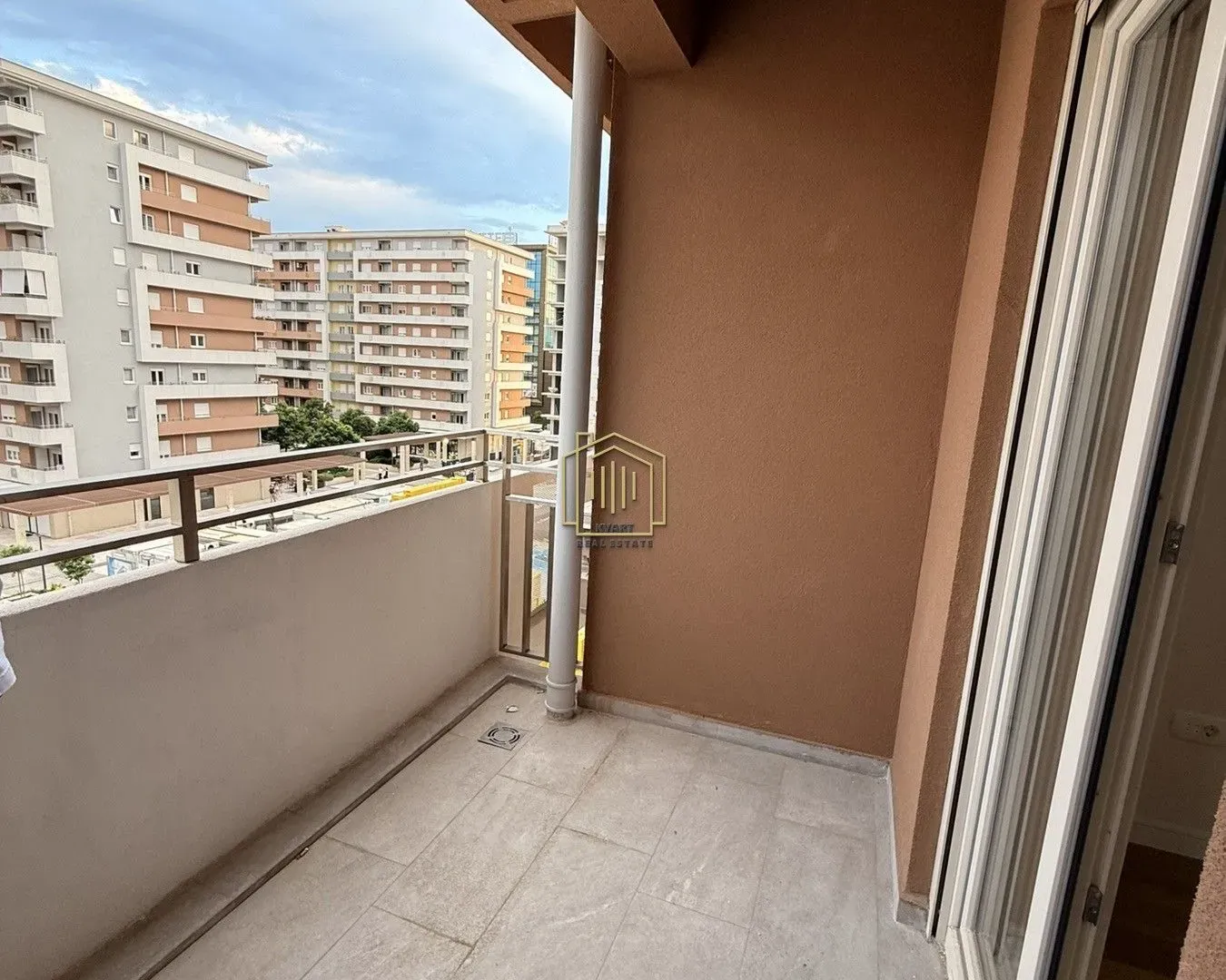 Izdavanje, jednosoban stan, 49m², Central Point, Podgorica