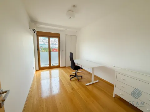 Izdavanje, trosoban stan, 101m², Momišići, Podgorica - image 7