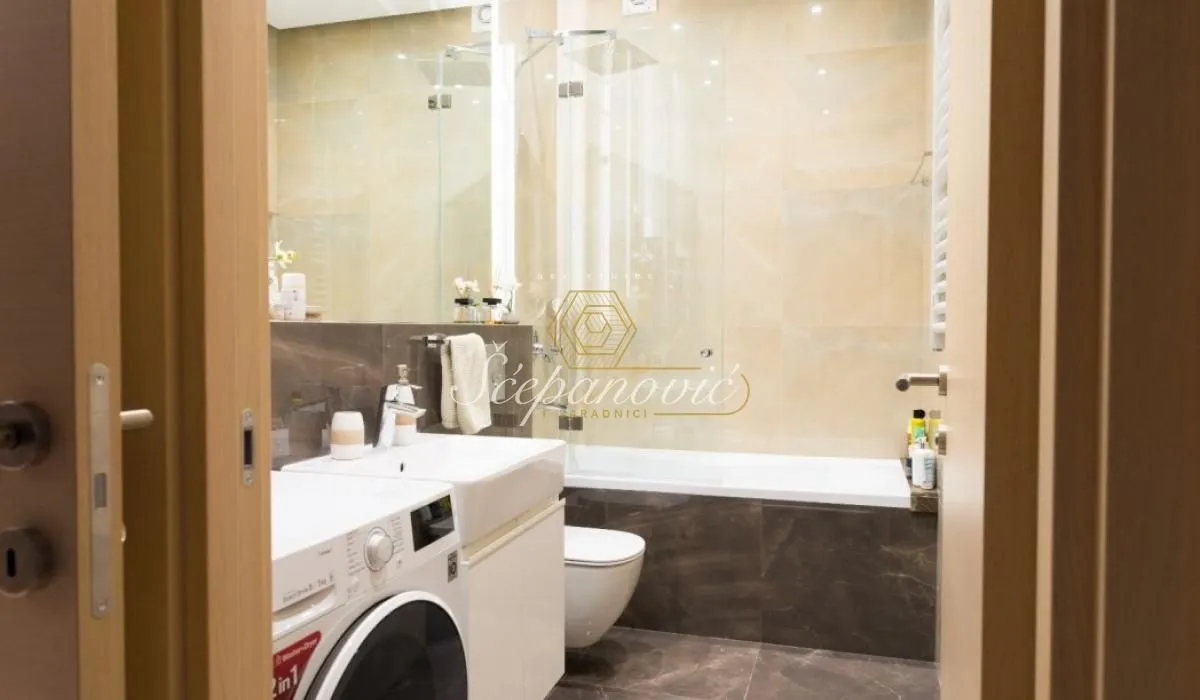 Prodaja, četvorosoban stan, 126m², Grbavica, Novi Sad Sve Podlokacije