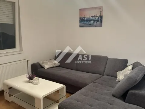 Izdavanje, trosoban stan, 80m², Centar, Novi Sad - image 2