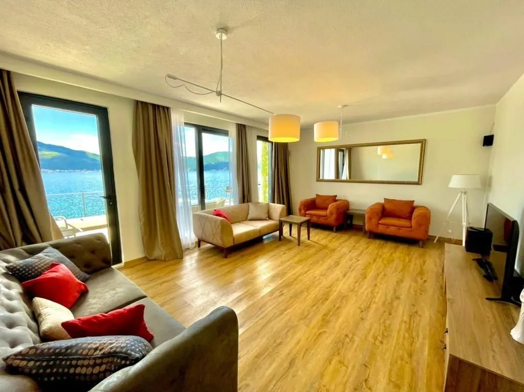 Prodaja, kuća, 420m², Krašići, Tivat