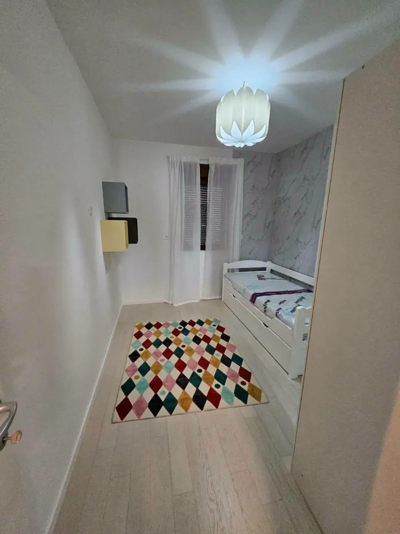 Izdavanje, dvosoban stan, 70m², Donja Lastva, Tivat