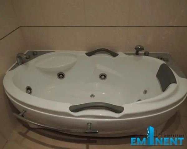 Izdavanje, četvorosoban stan, 120m², Voždovačka Crkva, Voždovac Sve Podlokacije
