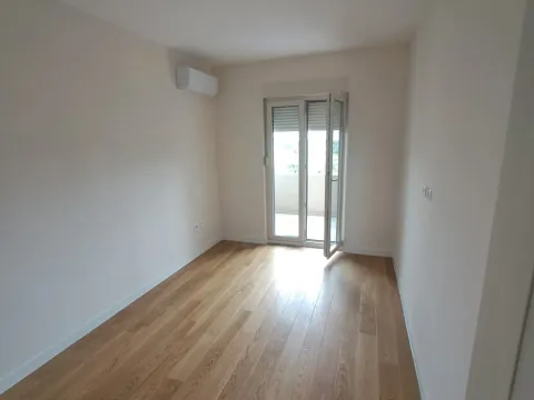 Izdavanje, dvosoban stan, 72m², Central Point, Podgorica