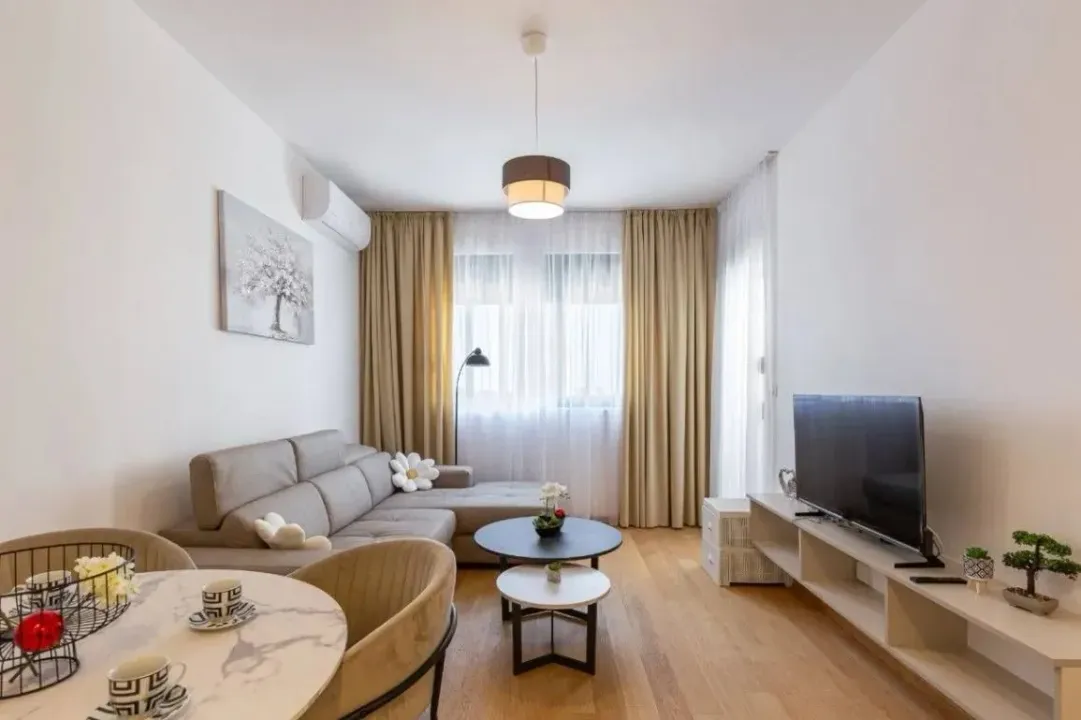 Rent, one bedroom apartment, 50m², Bečići, Budva