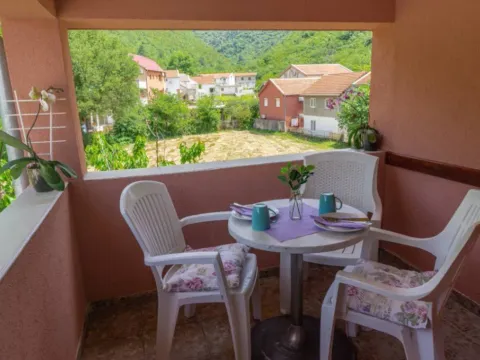 Izdavanje, garsonjera, 30m², Radanovići, Kotor - image 7
