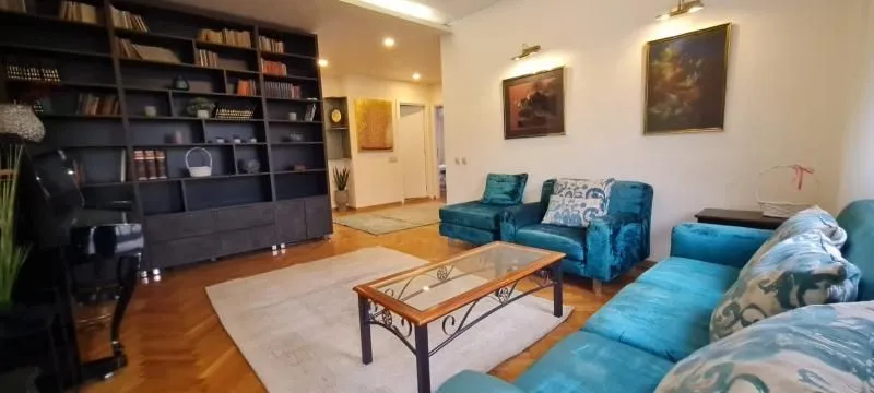 Izdavanje, četvorosoban stan, 60m², Stari Grad, Beograd