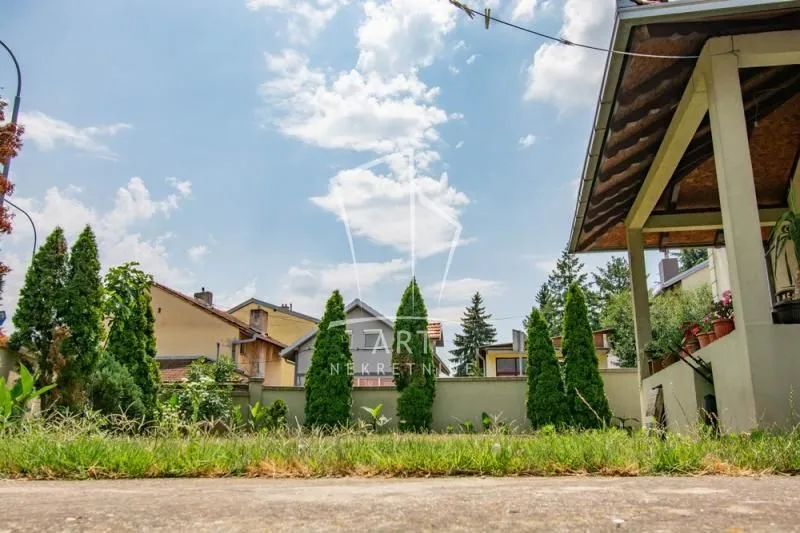 Sale, house, 238m², Petlovo Brdo, Beograd