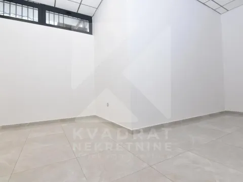 Izdavanje, poslovni prostor, 220m², Autobuska stanica, Podgorica - image 12