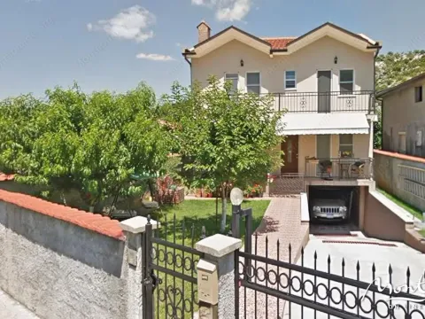 Prodaja, kuća, 200m², Donja Gorica, Podgorica - image 1