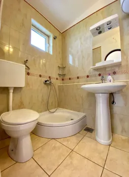 Izdavanje, dvosoban stan, 80m², Gospoština, Budva - image 10