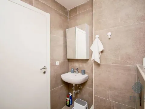 Sale, one bedroom apartment, 46m², Bulevar, Budva - image 8