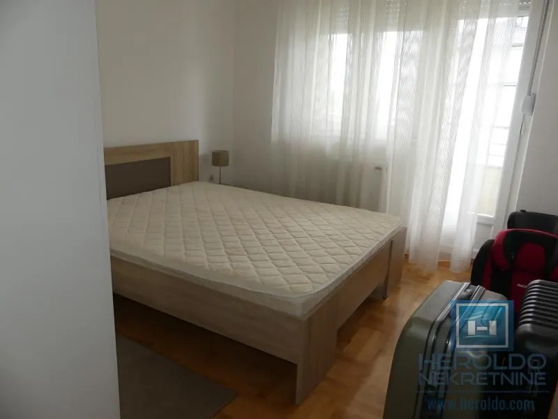 Prodaja, četvorosoban stan, 105m², Vašarište, Jagodina
