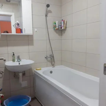 Bathroom equipped with a bathtub, washbasin, and a mirror cabinet. - image 8