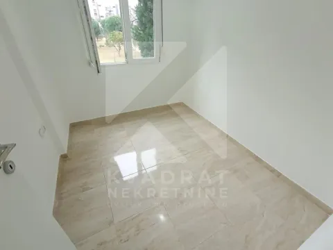 Izdavanje, dvosoban stan, 65m², Blok 5, Podgorica - image 10