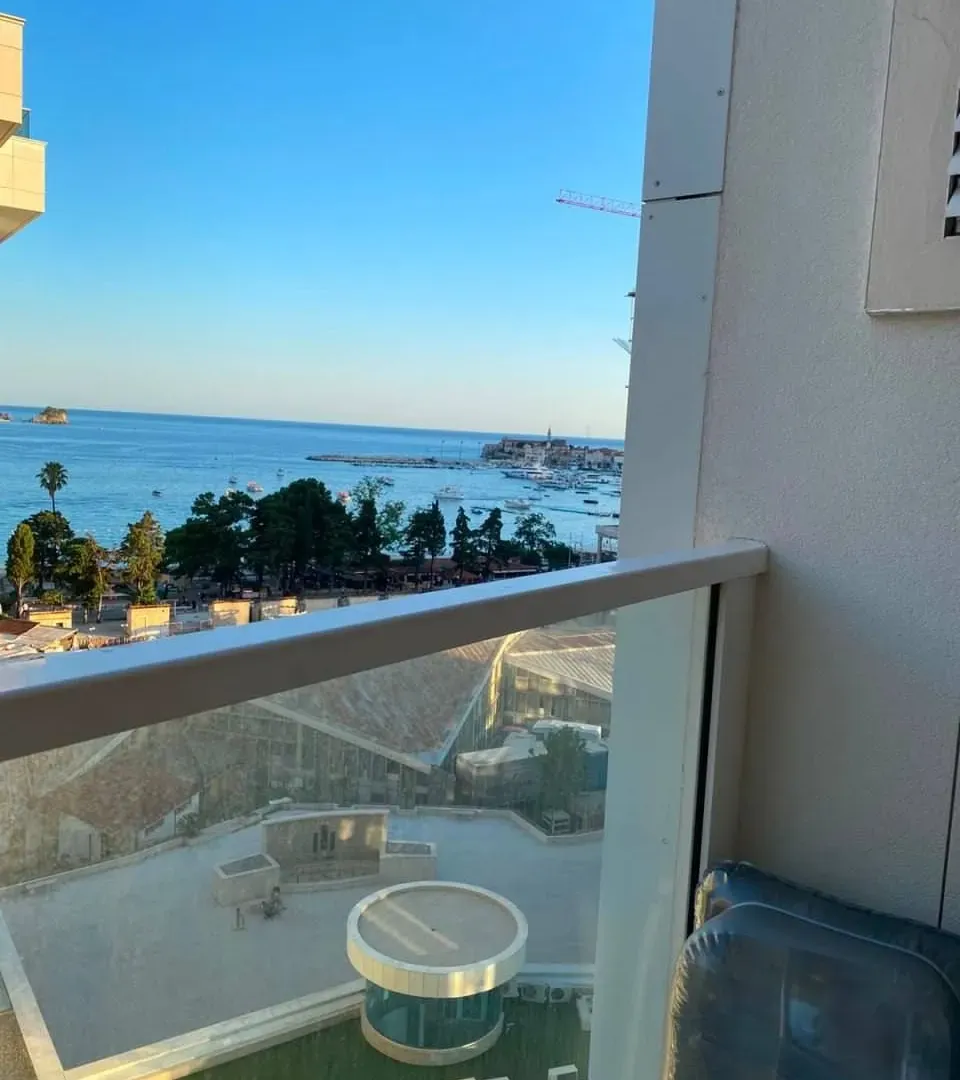 Rent, one bedroom apartment, 77m², Centar, Budva
