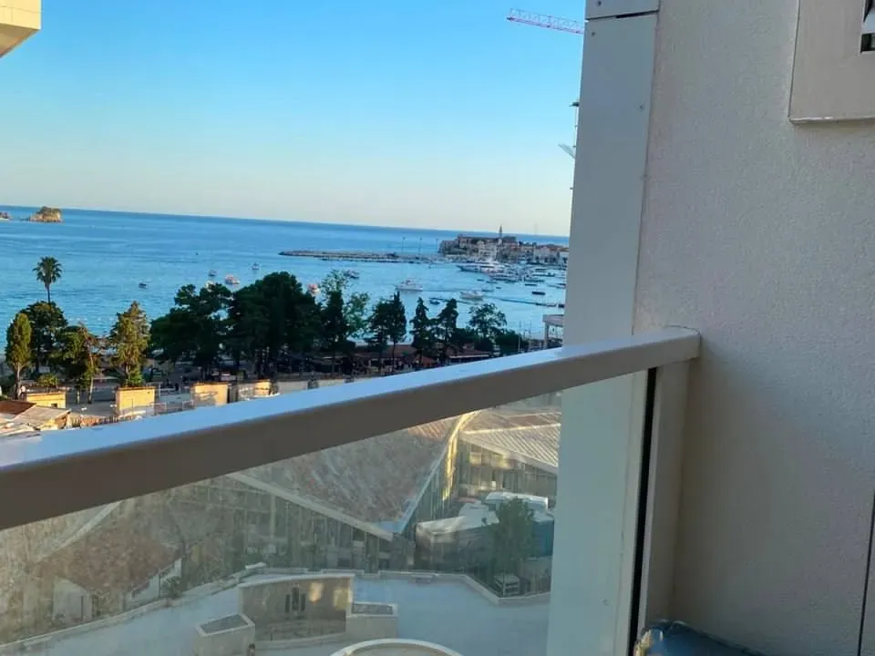 Rent, one bedroom apartment, 77m², Centar, Budva