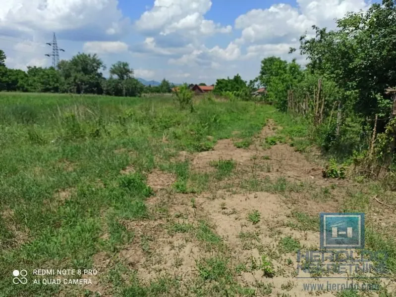 Prodaja, plac, 700m², Crvene livade, Jagodina