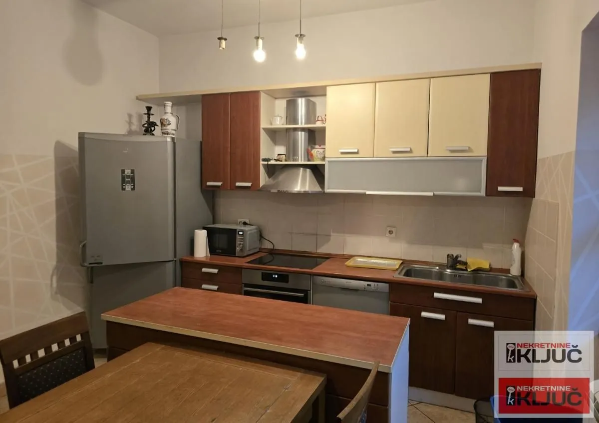 Izdavanje, kuća, 250m², Sajmište, Novi Sad