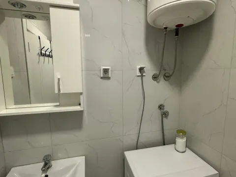 Izdavanje, jednosoban stan, 45m², City Kvart, Podgorica - image 6