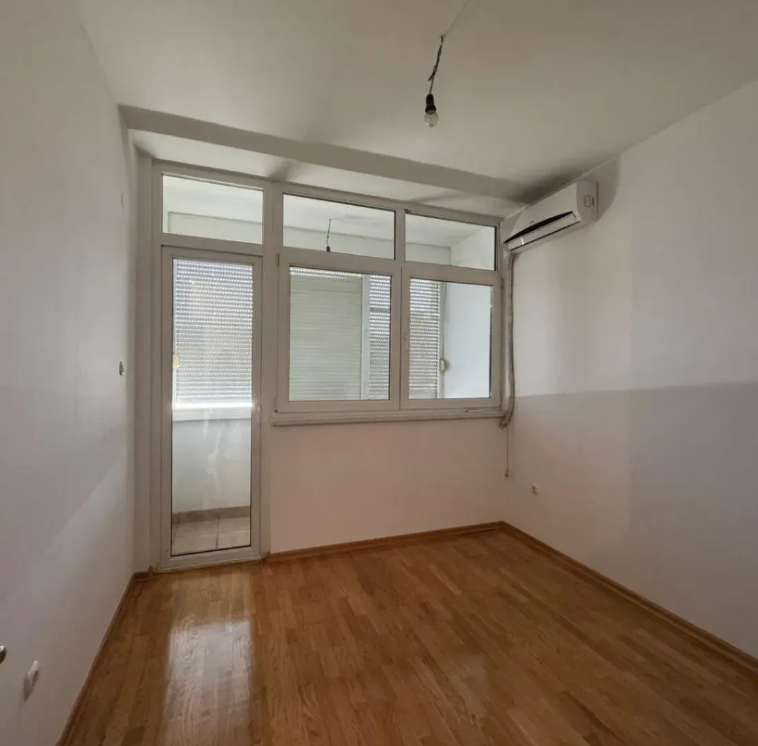 Rent, office space, 84m², Autobuska stanica, Podgorica