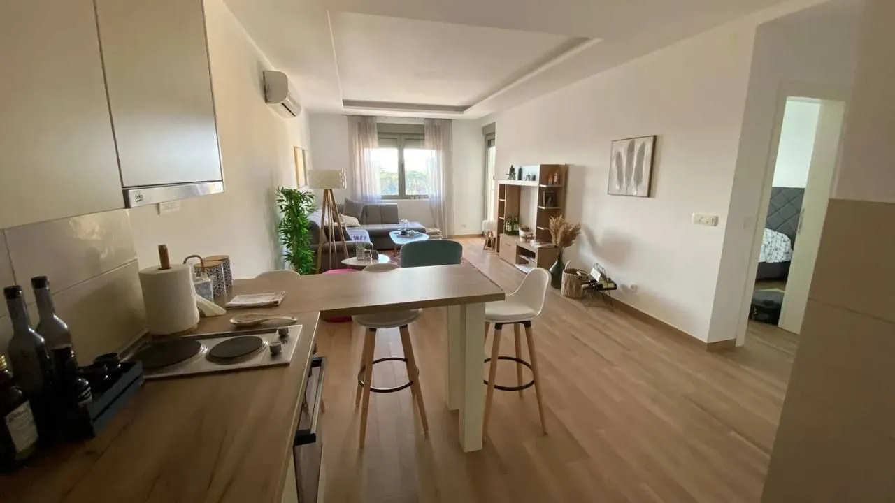 Prodaja, jednosoban stan, 57m², Centar, Tivat