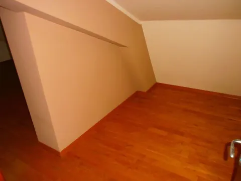 Izdavanje, četvorosoban stan, 186m², Podgorica, Crna Gora - image 15