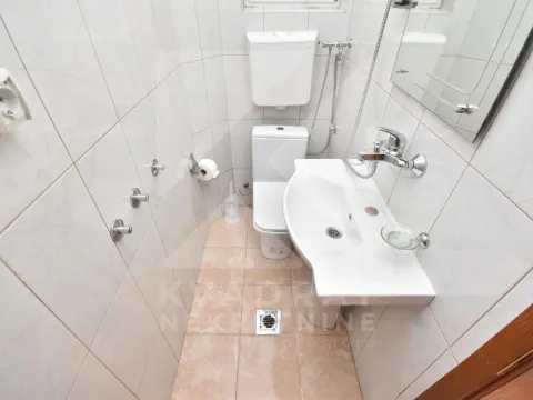 Rent, four bedroom apartment, 160m², Tološi, Podgorica - image 23