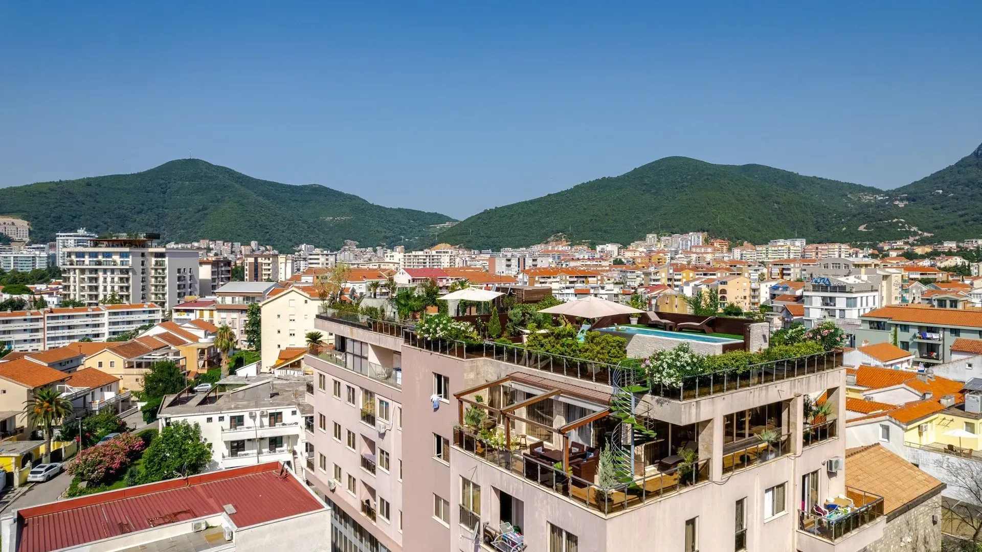 Sale, three bedroom apartment, 400m², Budva, Crna Gora
