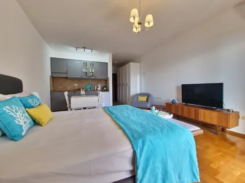 Rent, studio apartment, 42m², Bečići, Budva - image 3