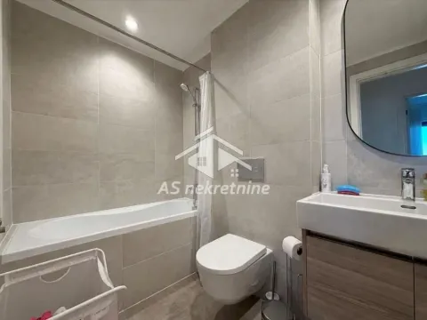 Izdavanje, trosoban stan, 87m², Savski Venac, Beograd - image 9
