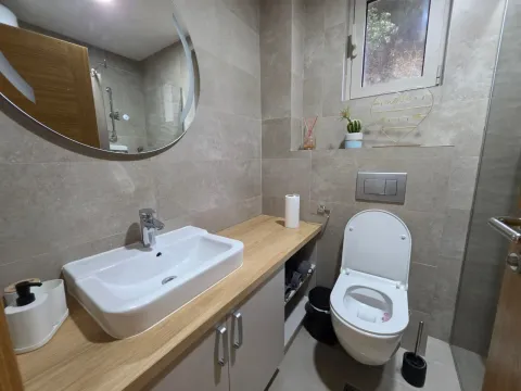 Izdavanje, dvosoban stan, 55m², Bečići, Budva - image 11