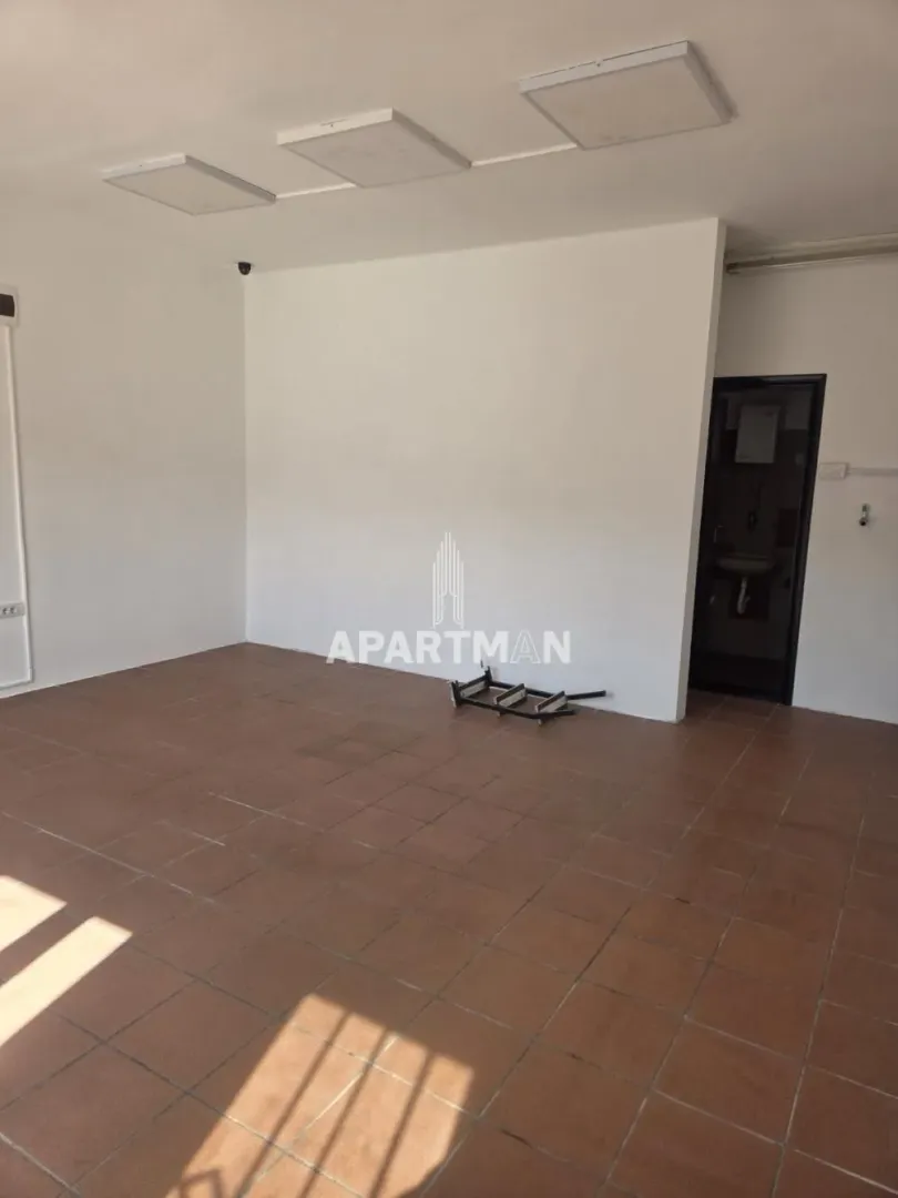 Sale, office space, 34m², Voždovac Sve Podlokacije, Beograd