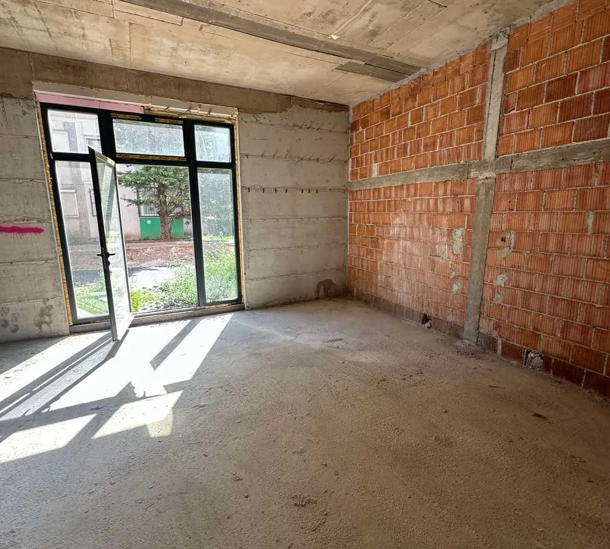 Izdavanje, poslovni prostor, 200m², Stari Aerodrom, Podgorica