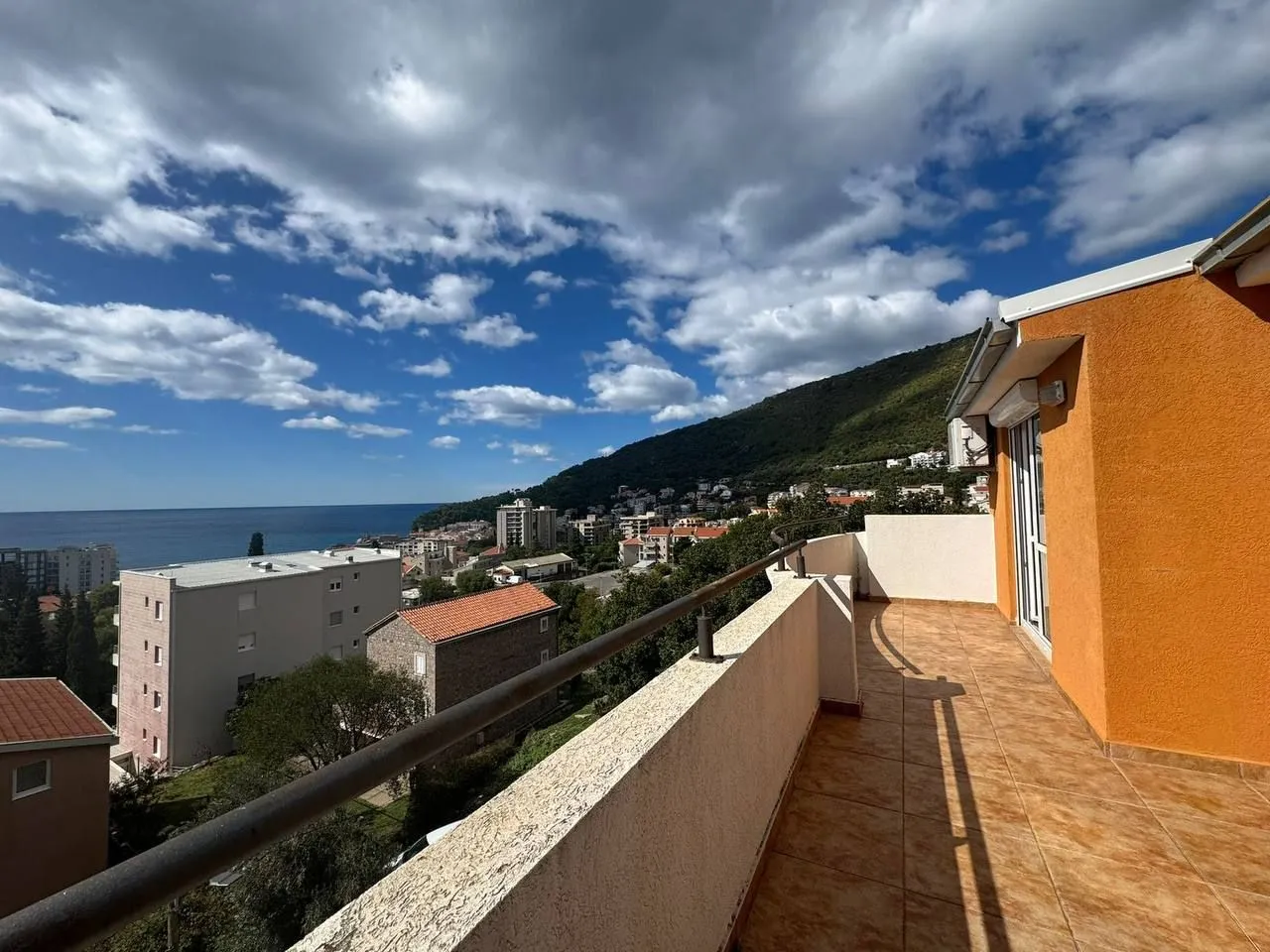 Sale, four bedroom apartment, 176m², Petrovac, Budva