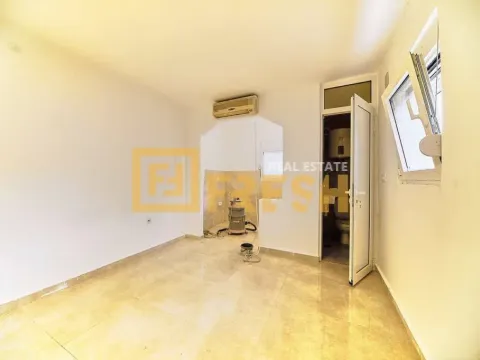 Izdavanje, kuća, 400m², Stari Aerodrom, Podgorica - image 28