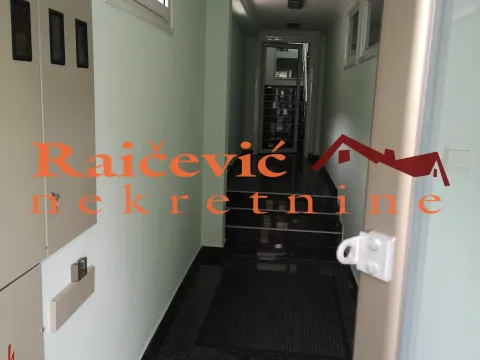 Prodaja, poslovni prostor, 299m², Lekino Brdo, Voždovac Sve Podlokacije - image 11