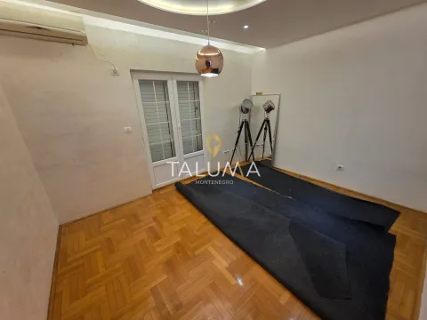 Rent, house, 300m², Gornja Gorica, Podgorica - image 13