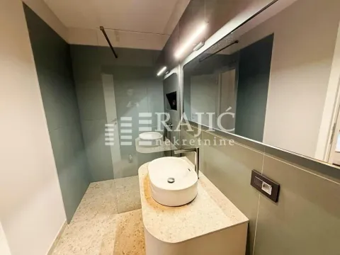 Modern bathroom with a washbasin and a mirror. - image 8