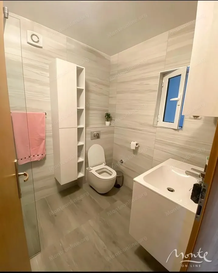 Sale, two bedroom apartment, 84m², Petrovac, Budva