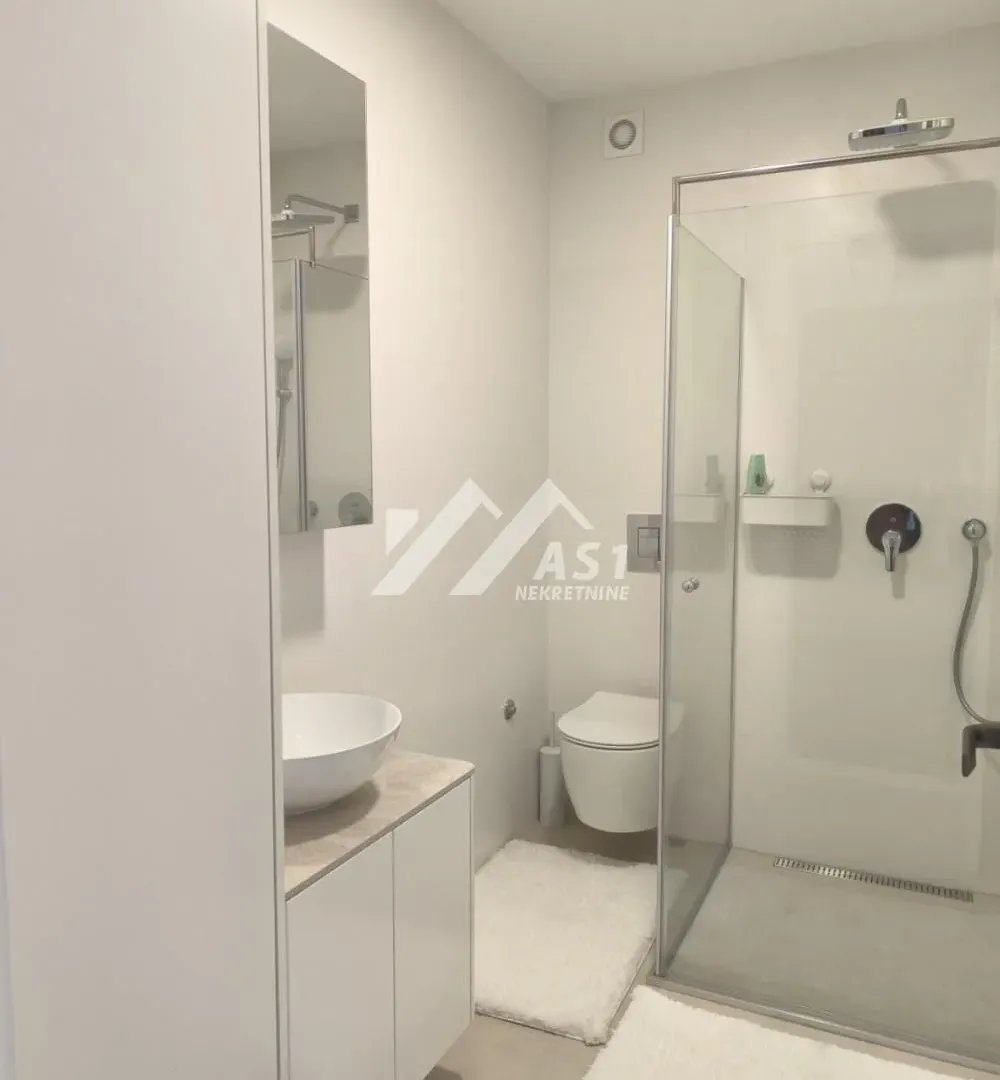 Izdavanje, dvosoban stan, 44m², Centar, Novi Sad