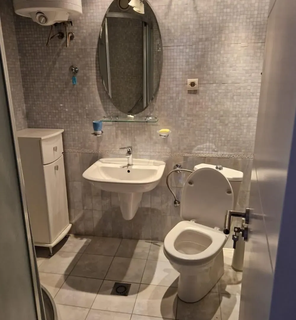 Izdavanje, četvorosoban stan, 100m², Vračar Hram, Vračar Sve Podlokacije