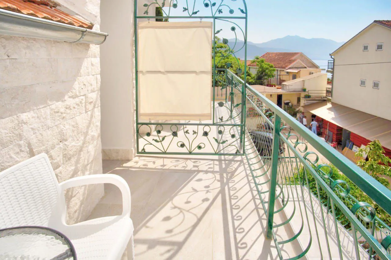 Prodaja, dvosoban stan, 62m², Baošići, Herceg Novi